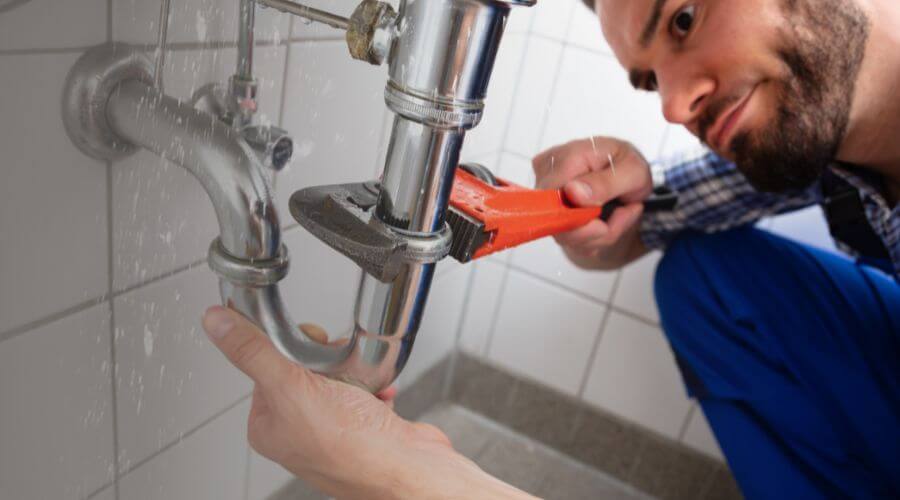 Professional same day plumber services in Iraan, TX